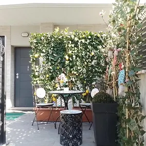https://tiny-green-apartament-in-rome-magliana.it-romehotels.com